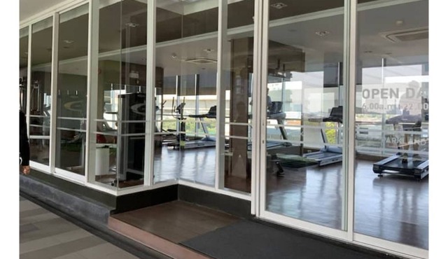 50m MRT, Big C, 1 BR condo with Sauna, Pool & Gym