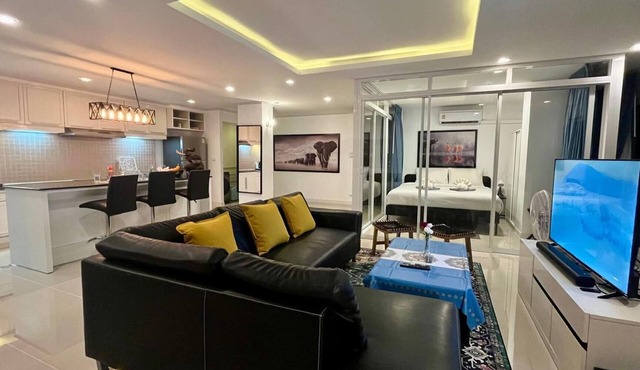 6-36 - 3 Bdr Modern Penthouse with shared Pool in Tambon Patong