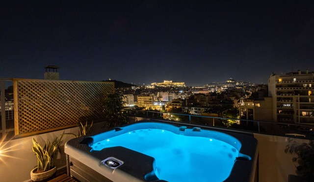 Acropolis Sky Retreat | Jacuzzi & 3BR Maisonette