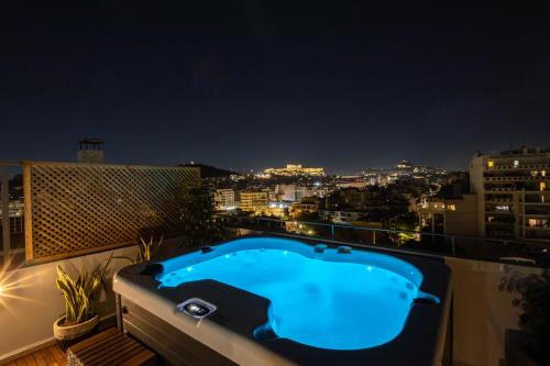 Acropolis Sky Retreat Jacuzzi & 3BR Maisonette