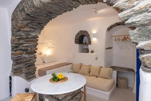 Adamma Tinos