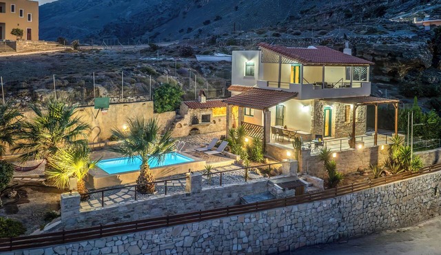 Aeriko Villa with Private pool - Where mountains meet the sea