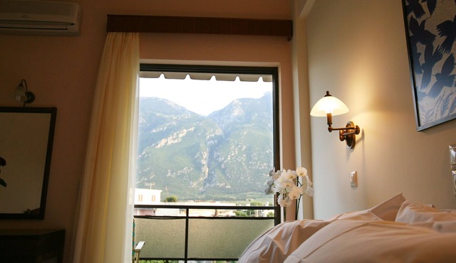 Alexakis Hotel & Spa in Lamia