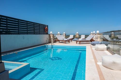 Alexandros villa, private pool, Near tavern