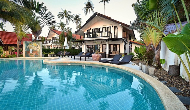 Amazing Beachfront Pool Villa