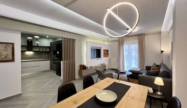 Amazonia: Stylish artistic apartment in Thessaloniki