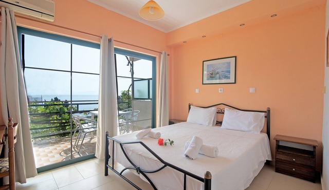 Andromaches Large Apartment 2 with Sea View, Wi-Fi and Air Conditioning in Corfu