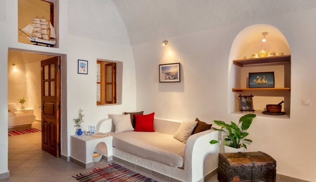 Annio Flats in Santorini