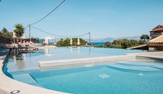 Apartment Eros - Private Patio with Garden View in Perithia