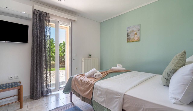 Apartment 'Flo's 6' with Shared Garden, Wi-Fi and Air Conditioning in Missolonghi