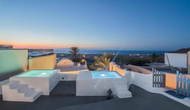 AQUA SERENITY LUXURY SUITES SANTORINI