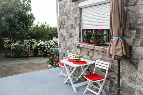 Archontia House