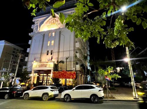 Aristocrat Residence & Hotel