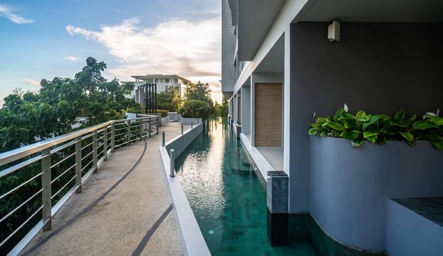 Ark102 -Stylish apartment with direct pool access