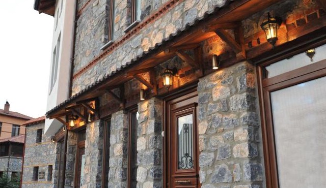Arolithos-Kaimaktsalan in Palaios Agios Athanasios