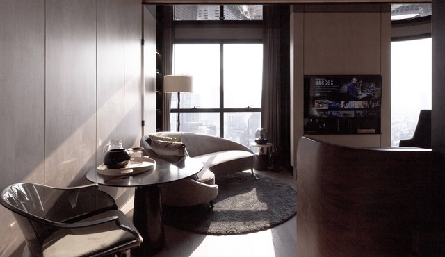 Artisan Luxury room. Next to MRT Samyan