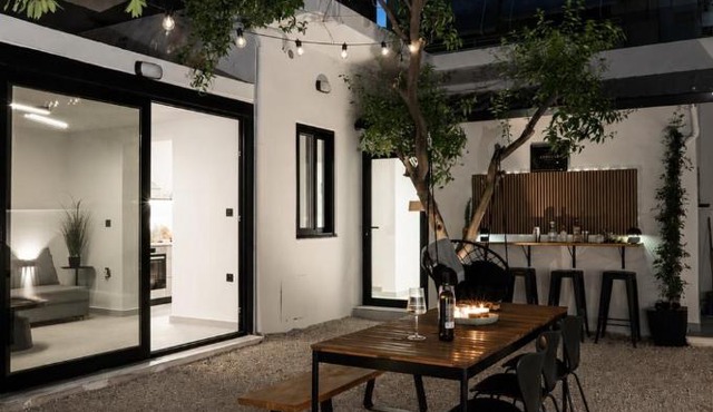 Athelio Boutique Home, Private Courtyard, Outdoor Bar & Shower in Piraeus