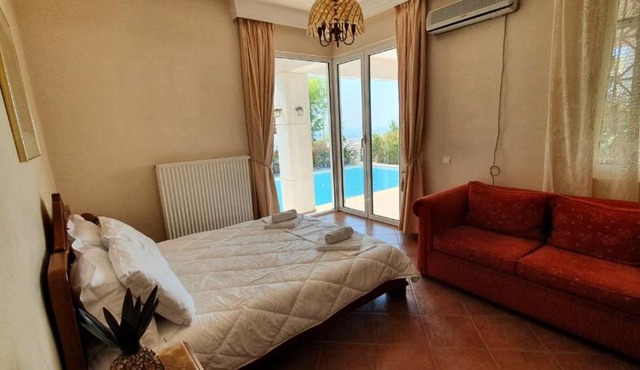 Athenian Luxury Villa in Glyfada in Athens