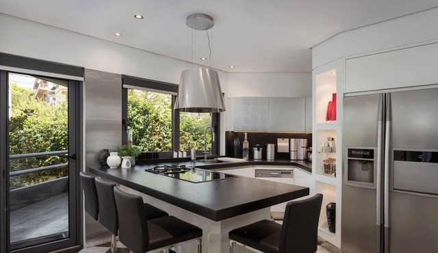 Athenian Riviera Luxurious Villa & Residence in Alimos