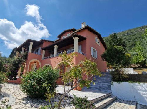 Atisis Apartments in Benitses