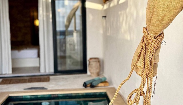 Azure Pyrgos Seafront Boutique Suite - Authentic Crete, right by the sea in Tympaki