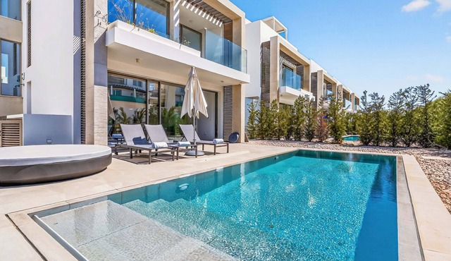 Azure Sama Villa – Jacuzzi/Heated Pool
