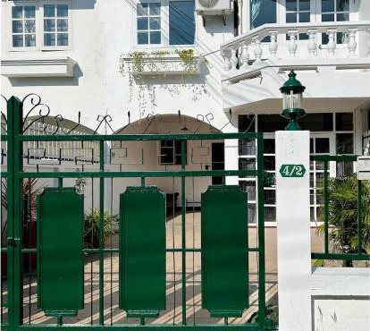 B Wes - Vintage Entire House with rooftop Near Nimman and Old Town