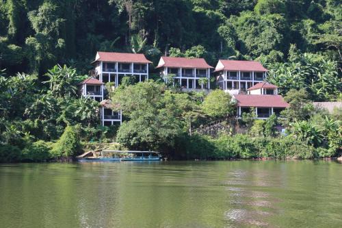 Ba Be Lakeside Bungalow in Ba Be