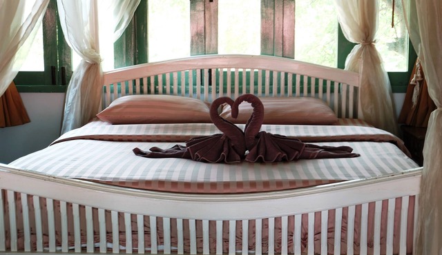 Baanrak Amphawa Homestay