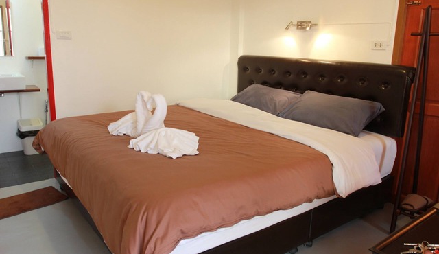 Barefeet Naturist Resort