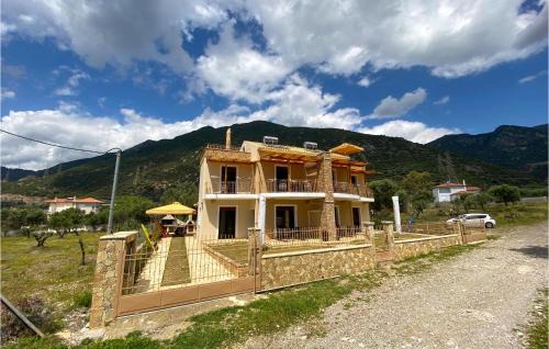 Beach Front Apartment In Nafpaktos With Wifi in Dorida