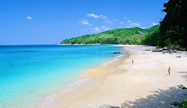 Beachfront 2br home with private jacuzzi pool on stunning Naithon beach 3
