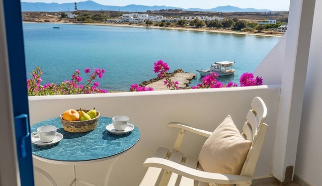 Beachfront Bocamviglies Room/Naoussa Cycladic Nest in Naoussa