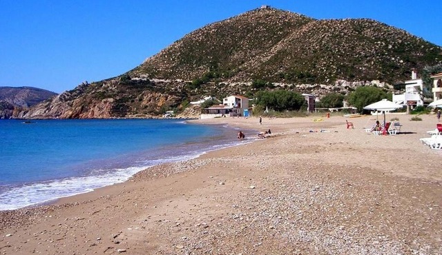 Beachfront Villa in Komi - entire home - $325