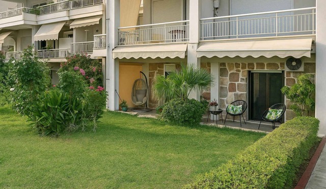 Beachside Retreat in Glyfada in Glifada