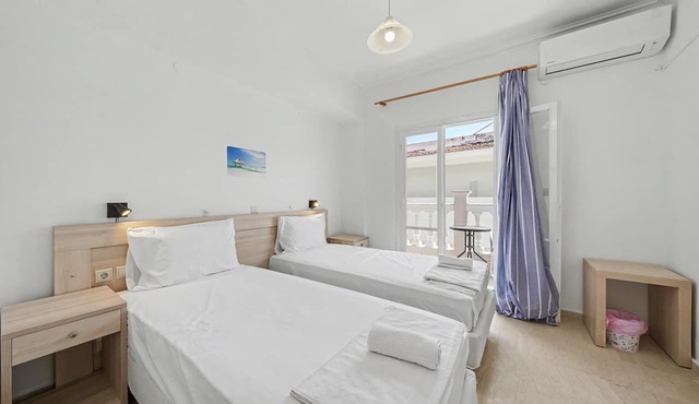 Bed and Breakfast 'The Kavos Sandy Inn-Double Room' with Shared Pool, Wi-Fi and Air Conditioning