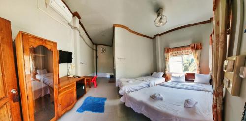 Beyond Pub guest House and Hotel in Ban Tayun