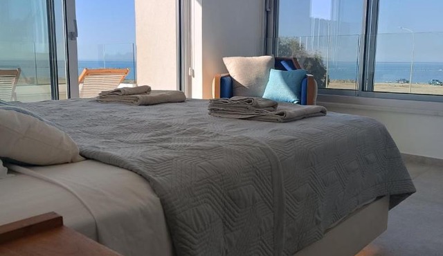 Blue Aura Beach villa Larnaca in Perivolia