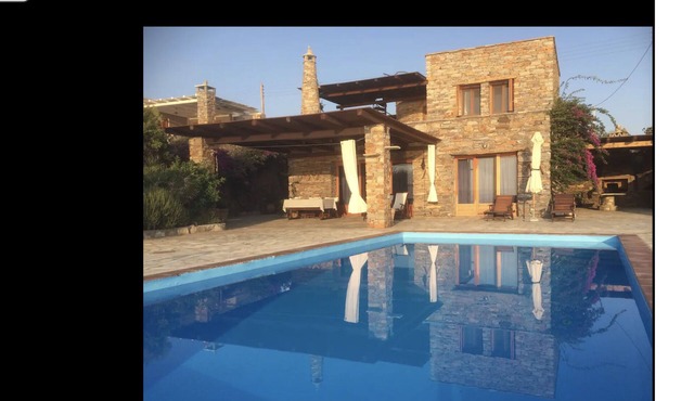 Blue waters in Koundouros