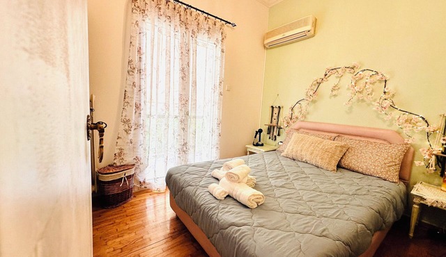 Bohemian Apartment in Glyfada in Glifada