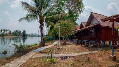 Bon Tai Oasis Bungalows in Muang Không
