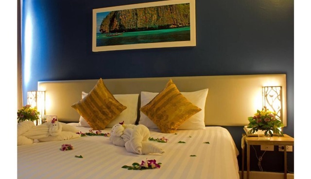 * Boutique hotel standard room #19, 3 min walk to karon beach *