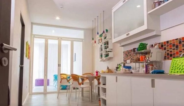 Brand-new 1-bedroom near mall
