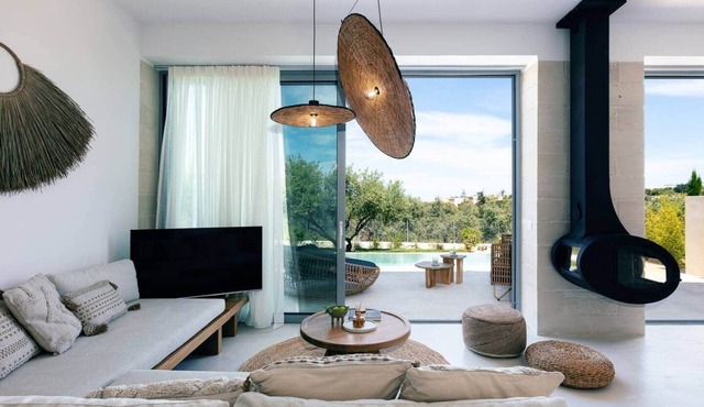 Brand New Villa, Private Heated Pool, Quiet,Luxury