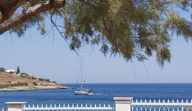 Breezy Beach House in Agia Marina Mikrolimanou