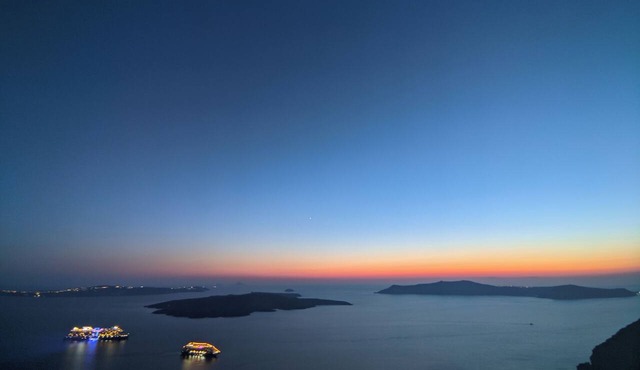 BRIGA VILLAS Studio 1 - private terrace. Astonishing view of Caldera/volcano in Santorini
