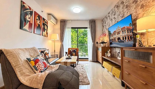 Bright 2BR - Pool, Gym & Rooftop Garden, Phuket Town Center in Ban Lo Long