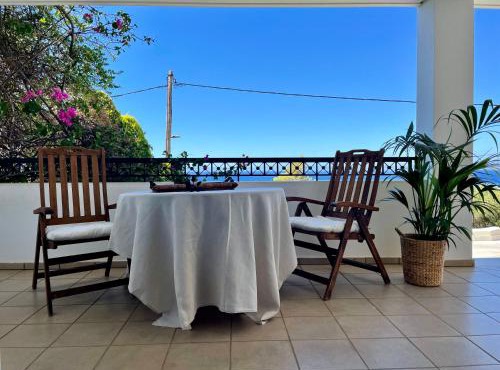 Brilliant Bay & Sea View Apartment in Saronida in Saronida