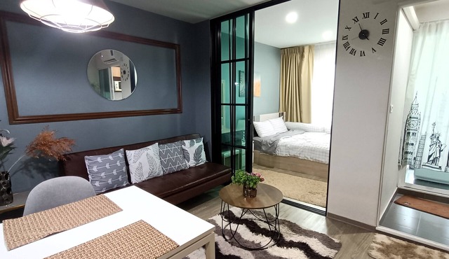 BTS Bangchak Serenity: High-Speed Wi-Fi, Free Pool & Gym, HBO, Washer, Kitchen