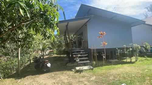 Canal hut 2 - Chaloklum
